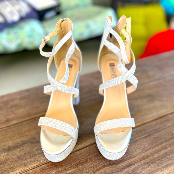 Women’s size 9 silver heels - Picture 1 of 6